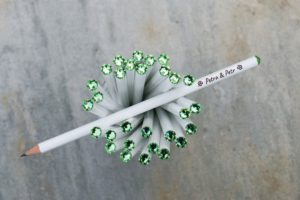 Svatební tužka s rytinou a zeleným krystalem Swarovski
